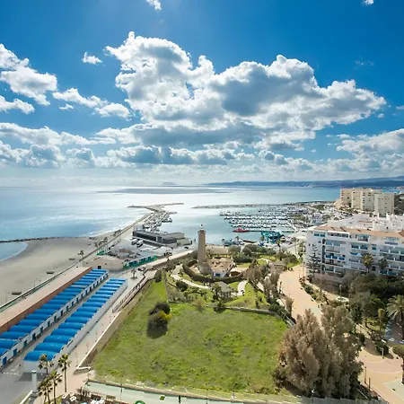 Moderno Piso Centrico 3 Junto Al Mar Y Parking Apartamento Estepona