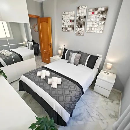 Moderno Piso Centrico 3 Junto Al Mar Y Parking Apartamento *