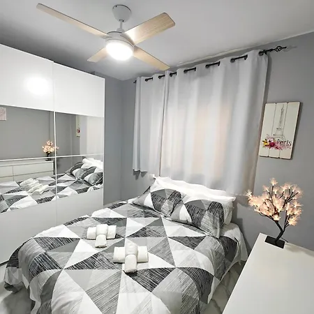 Moderno Piso Centrico 3 Junto Al Mar Y Parking Apartamento Estepona