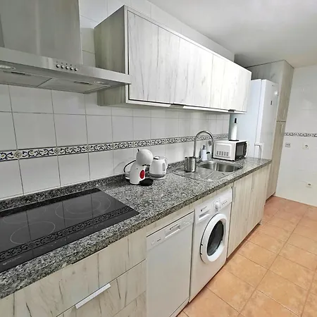 Moderno Piso Centrico 3 Junto Al Mar Y Parking Apartamento Estepona